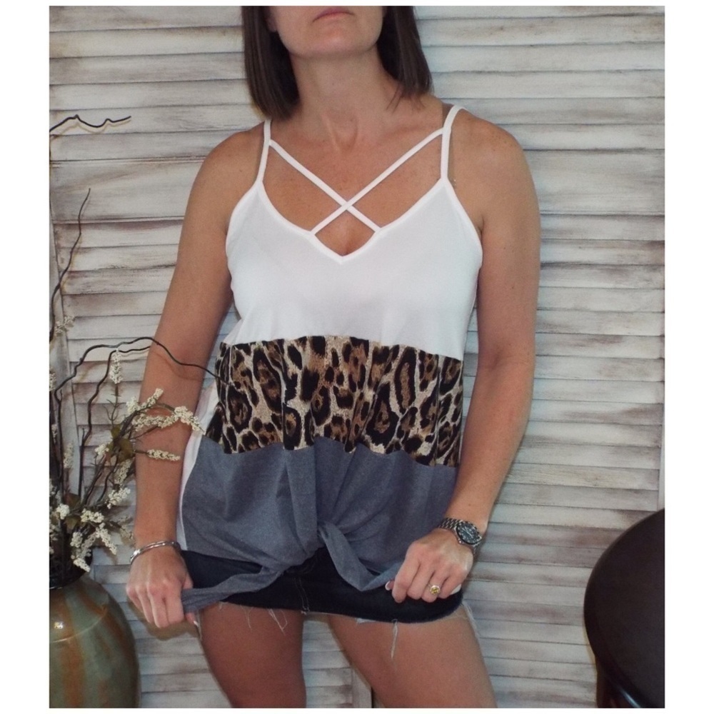 ⭐️ Criss Cross Cage Leopard Print 0619